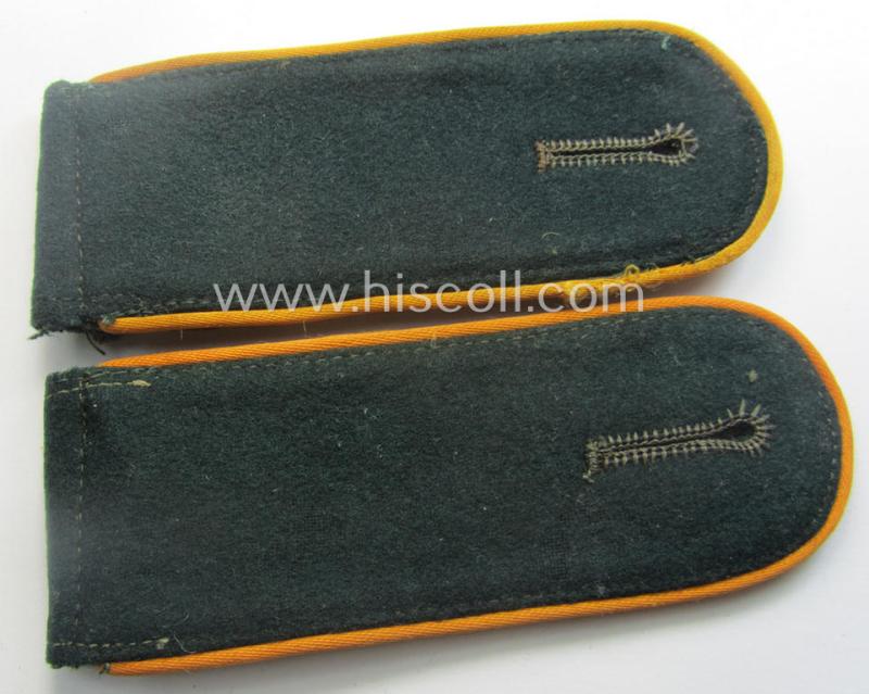 Pair of WH (Heeres) early-war-period- (ie. 'M40'-pattern), EM-type shoulderstraps as was intended for a: 'Soldat eines Kavallerie- o. Reiter-Rgts.'