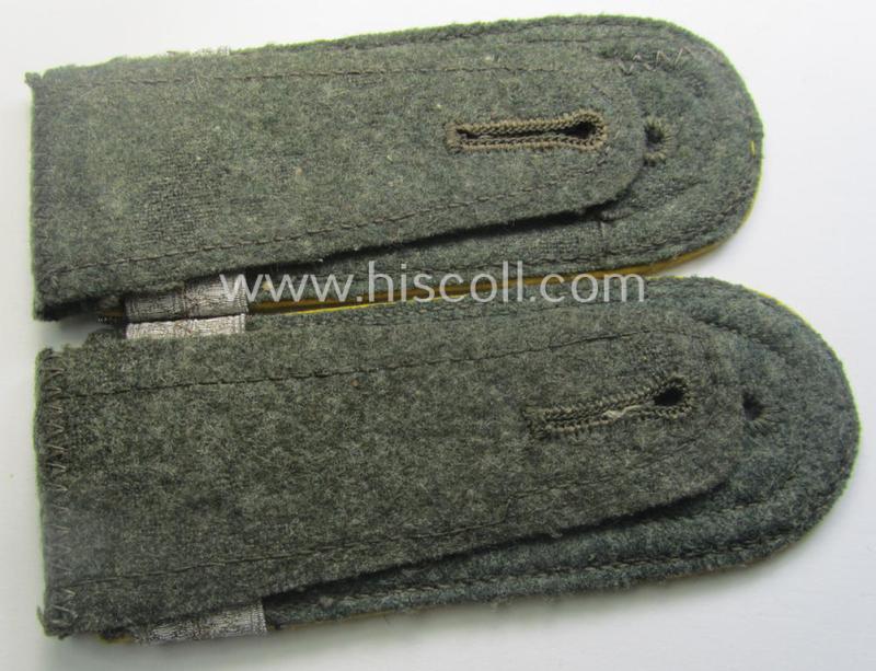 Pair of WH (Heeres) NCO-type (ie. 'M40- o. M43'-pattern) shoulderstraps as was intended for usage by an: 'Unterfeldwebel u. Offiziers-Anwärter eines Nachrichten-Abtlgs. o. Rgts.'