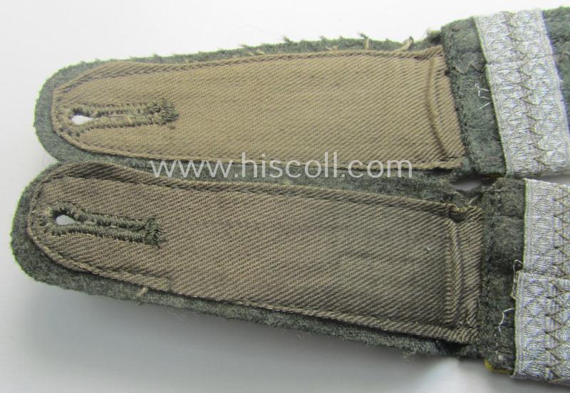 Pair of WH (Heeres) NCO-type (ie. 'M40- o. M43'-pattern) shoulderstraps as was intended for usage by an: 'Unterfeldwebel u. Offiziers-Anwärter eines Nachrichten-Abtlgs. o. Rgts.'