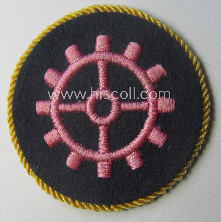 WH (Heeres ie. 'Panzer'-) trade- ie. special-career-patch having a golden-yellow-coloured 'Kordel' (ie. 'Umrandung') attached as was intended for a: 'Panzerwarte o. Kfz.-Warte o. Handwerker' (aka 'KFZ-Technisches Personal')