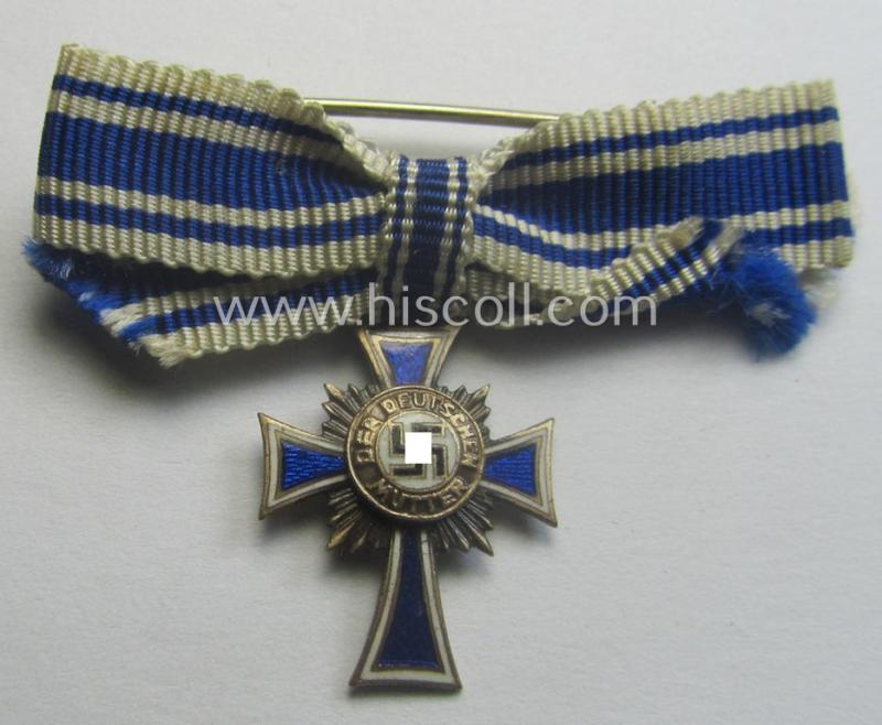 Miniature of an: 'Ehrenkreuz der deutschen Mutter - zweite Stufe' (or: silver-class mothers'-cross) being a non-maker-marked example that comes in an overall nice- (albeit moderately worn- ie. used-), condition