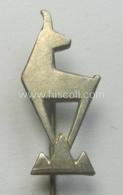 Silver-toned WH (Heeres) 'Gebirgsjäger'-related item: a semi-official, so-called: 'Truppen-Traditionsabzeichen des 5. Gebirgsjäger-Division' being a (typical) non-maker-marked example depicting the famous 'Gams'-symbol