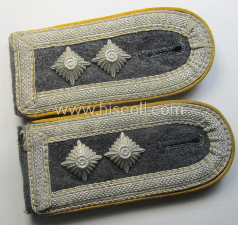 Pair of WH (Luftwaffe) NCO-type shoulderstraps: 'Oberfeldwebel der Flg. o. FJ-Trpn.'
