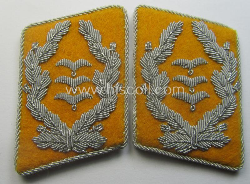 Pair of - fully matching! - WH (Luftwaffe) officers'-type collar-patches (ie. 'Kragenspiegel für Offiziere der LW') as executed in golden-yellow-coloured wool as was intended for usage by a: 'Oberst der Flieger- o. Fallschirmjäger-Trpn.'