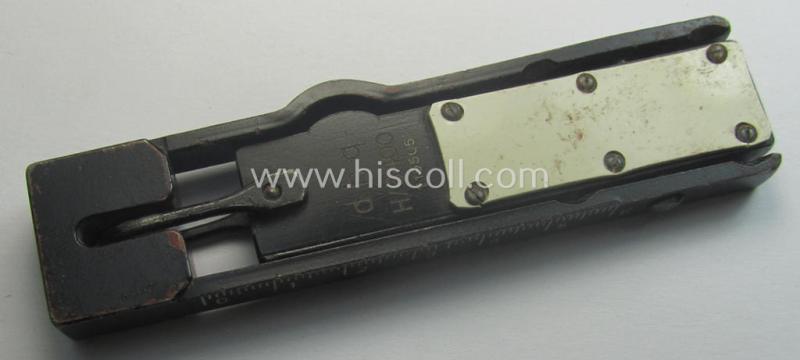 WH equipment-item being a so-called: 'Deckungswinkelmessgerät H/6400' (or: angle-measuring-device) being a neatly maker- (ie. 'DHQ'-) marked example