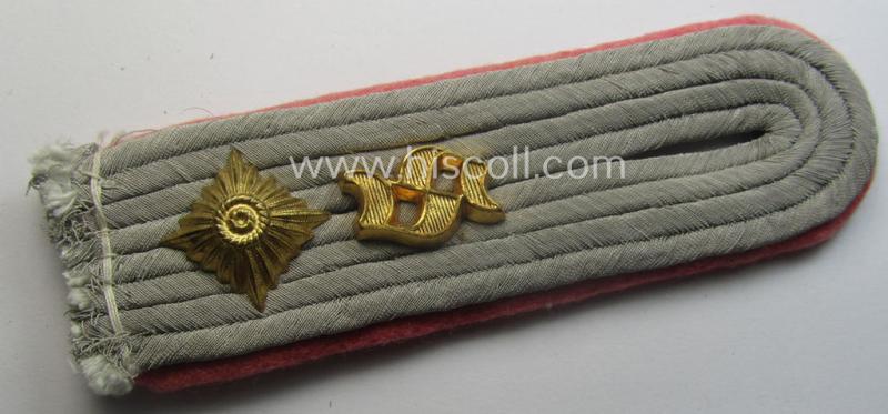 Single, WH (Heeres) neatly 'cyphered', officers'-type shoulderboard as was piped in the bright-pink branchcolour as was intended for an: 'Oberleutnant eines Panzerschützen-Rgts.'