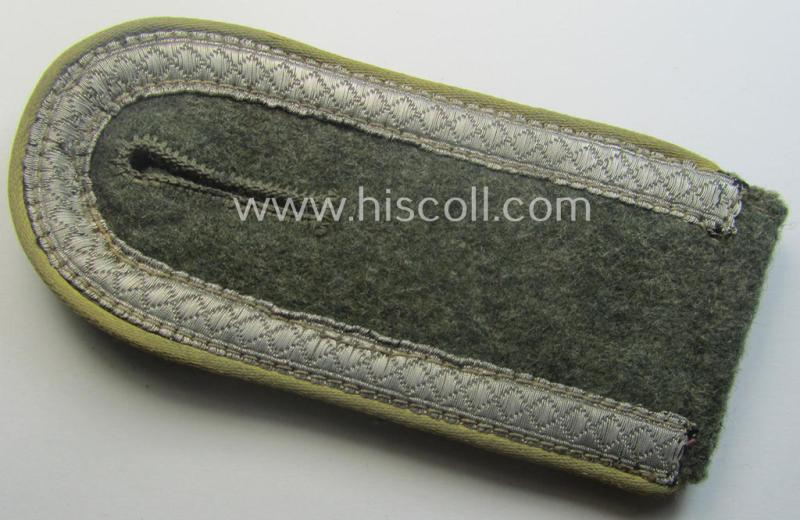 Single, early-war-period so-called: 'M40'- (ie. 'M43'-) pattern, WH (Heeres) tailor-made, NCO-type shoulderstrap as piped in the bright-yellow-coloured branchcolour as was intended for usage by an: 'Unteroffizier der Nachrichten-Trpn.'