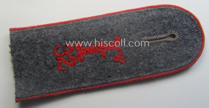 Unususal - and neatly 'cyphered'! - single WH (Luftwaffe) EM-type shoulderstrap: 'Soldat des Festungs-Flakartillerie-Abtlgs o. Rgts. 32'