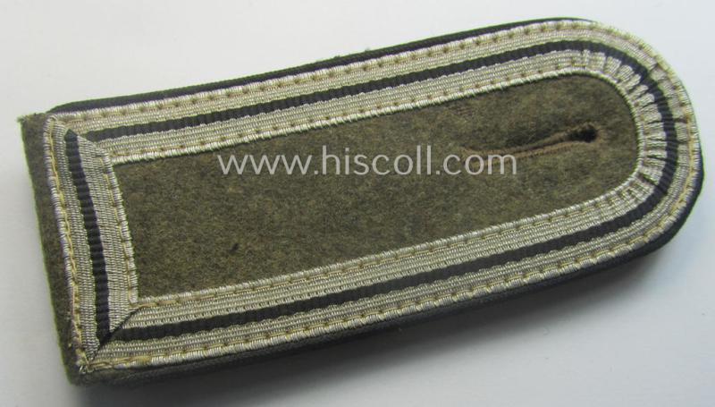 Single, RAD (ie. 'Reichsarbeitsdienst') NCO-type shoulderstrap (being of the 2nd pattern as used in the period between 1936-41) as was intended for an: 'RAD-Obertruppführer' (comparable with an: 'Unterfeldwebel'-rank)