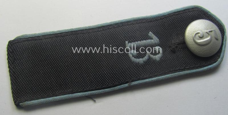 Single - and clearly worn - bright-blue-piped so-called: 'Flieger-HJ'-shoulderstrap as intended for a: 'Hitlerjunge' who served within the 'Bann 13' (Bann 13 = 'Bann Münster-Warendorf' situated in the 'Gebiet West Westfalen')