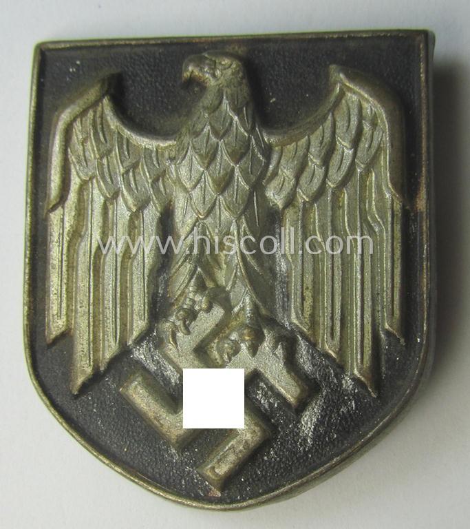 Clearly worn- and/or carefully helmet-removed, tropical-issued WH (Heeres): 'DAK' (ie. 'Deutsches Afrikakorps') 'Buntmetall'-based, so-called: 'pith-helmet'-shield being a non-maker-marked example that was once 'pith-helmet'-mounted