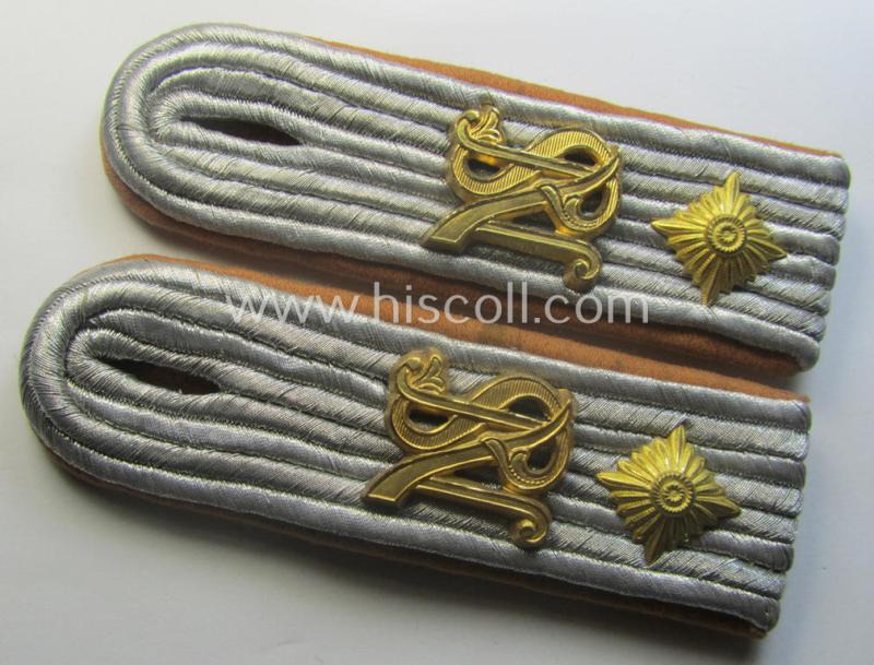 Pair of WH (Luftwaffe) officers'-type shoulderboards: 'Oberleutnant der Nachrichten-Truppen u. Mitglied einer Nachrichtenschule'