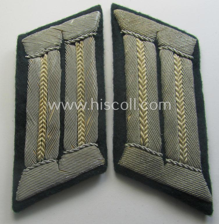 Pair of WH (Heeres) collar-tabs (ie. 'Kragenspiegel für Offiziere') as piped in the white- (ie. 'weisser'-) coloured branchcolour as was intended for an: 'Offizier der Infanterie-Trpn.'