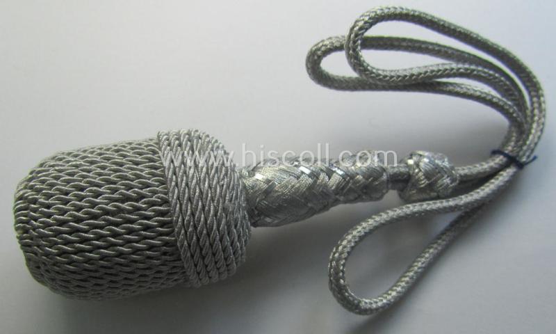 'Standard-issue'-pattern, WH (Heeres o. Luftwaffe) dagger-knot (ie. 'Troddel') being an example that was executed in silver-coloured 'bullion' and that comes in a very nice- (ie. I deem 'virtually mint'-), condition