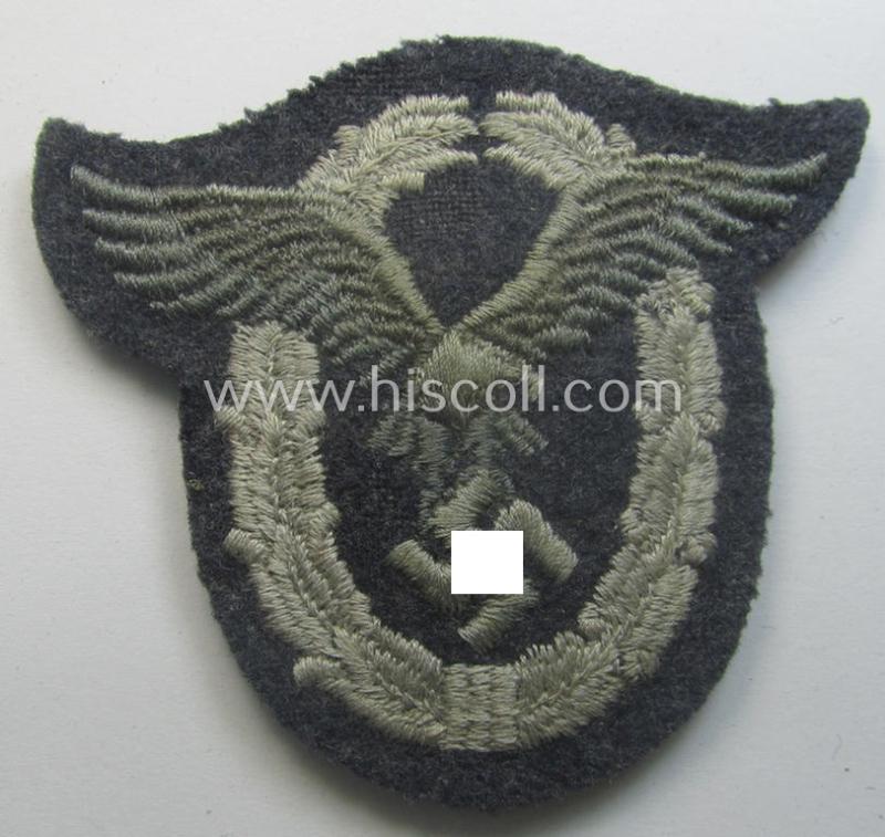 WH (Luftwaffe) 'Flugzeugführerabzeichen in Stoff' or: pilots'-badge) that is nicely machine-embroidered and being of the so-called: 'padded version'