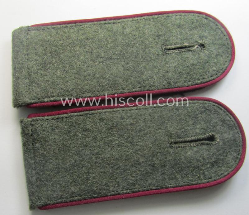 Sligthly mis-matched pair of early- (ie. mid-) war-period so-called: 'M40 o. M43'-pattern, WH (Heeres) EM-type shoulderstraps as piped in the 'bordeaux'-coloured branchcolour as intended for a: 'Soldat eines (Nebel)Werfer-Rgts. o. Abtlgs.'