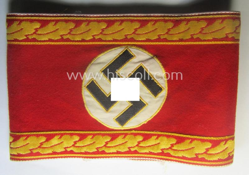 Superb - and equally rarely encountered! - N.S.D.A.P.-type, smooth-woolen-based armband (ie. 'Armbinde für politischen Leiter') as was intended for usage by an: 'N.S.D.A.P. Kreisleiter eines Hauptamtes'