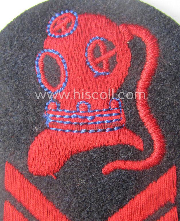 Rarely found WH (Kriegsmarine) neatly machine-embroidered, so-called: career- ie. specialist-armbadge (ie. 'Tätigkeits-Abzeichen') as was intended to signify the: 'Sonderausbildung für U-Boots o. Bergungsgstaucher'