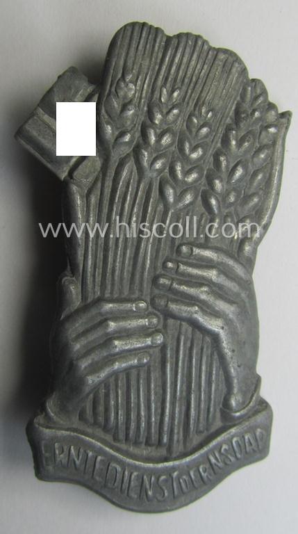 Commemorative, tarnished-silver-coloured- and/or tin-based, N.S.D.A.P.-related 'tinnie' being a non-maker-marked example depicting two hands holding some corn-plants, swastika and text that reads: 'Erntedienst der NSDAP'