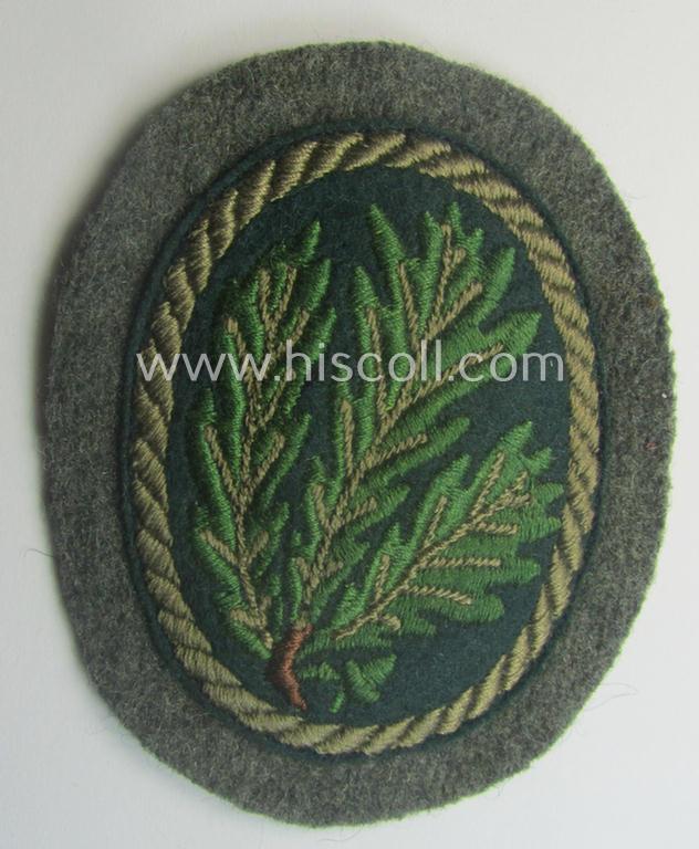 Interesting, WH (Heeres) so-called: 'Jäger'-armbadge being a neatly machine-embroidered- and/or multi-coloured version as was executed on darker-green-coloured 'felt-based'-wool