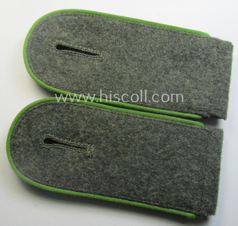 Superb - fully matching and actually scarcely found! - pair of WH (Heeres) mid-war-period- (ie. 'M41 o. 43'-pattern-) EM-type shoulderstraps as was intended for usage by a: 'Soldat der Panzer-Grenadier-Trpn.'