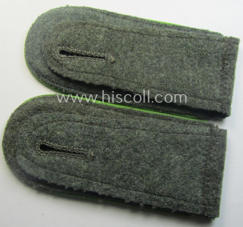 Superb - fully matching and actually scarcely found! - pair of WH (Heeres) mid-war-period- (ie. 'M41 o. 43'-pattern-) EM-type shoulderstraps as was intended for usage by a: 'Soldat der Panzer-Grenadier-Trpn.'