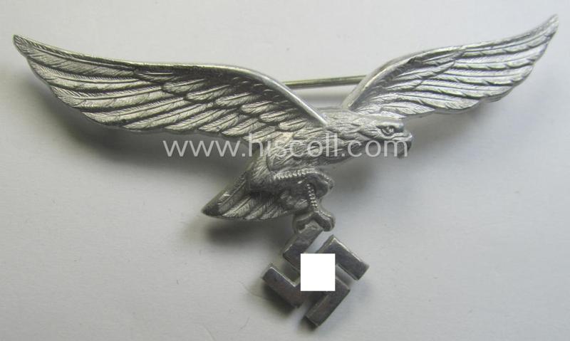 Hardly used nor worn, WH (Luftwaffe) aluminium-based: 'Brustadler für Sommerrock' (being a neatly maker- ie. 'GM'-marked specimen)