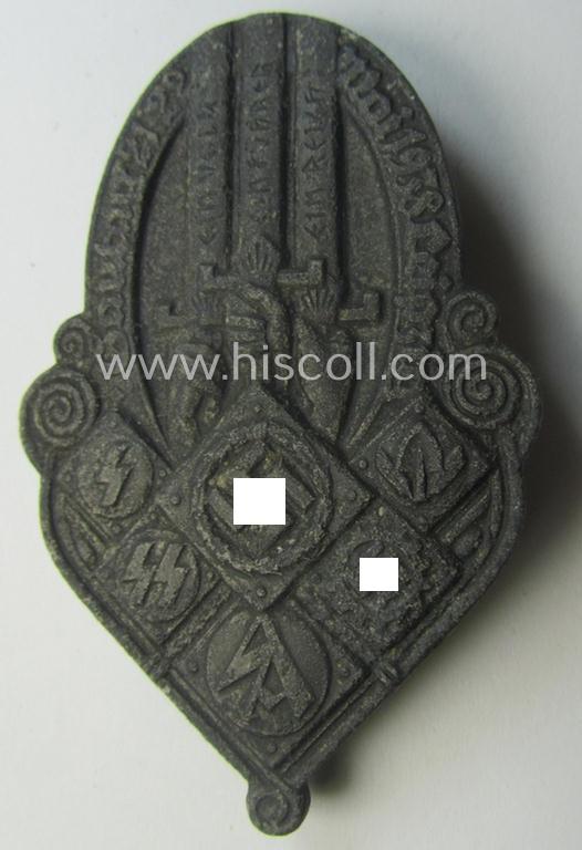 Commemorative, greyish-coloured, N.S.D.A.P.-related 'tinnie' being a non-maker-marked example depicting an illustration of 3 upward-positioned swords and various TR-period organisational logos and text: 'Gautag - 21.22. Mai 1938 - Leipzig'