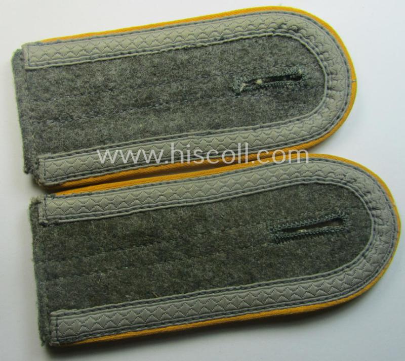 Pair of WH (Heeres) simplified- (ie. 'M44'-) pattern NCO-type shoulderstraps: 'Unteroffizier eines Kav. o. Aufkl.-Abts. o. Rgts.'