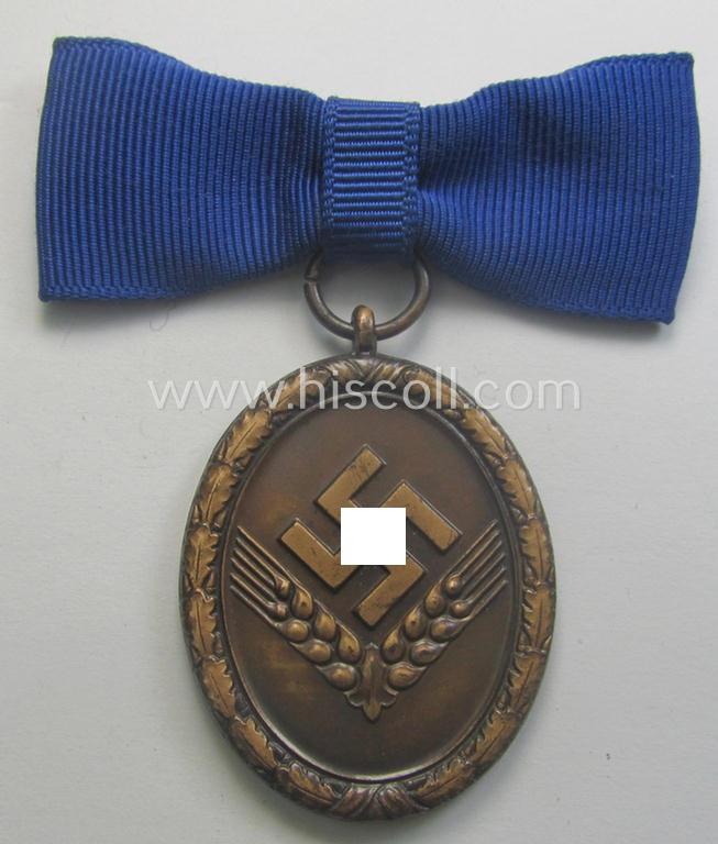 Scarcely encountered example of a: 'Reichsarbeitsdienst der weiblichen Jugend' (or: RADwJ) so-called: 'Dienstauszeichnung der 4. Stf. in Bronze' that comes mounted onto its period ('bow-tie'-shaped) ribbon (ie. 'Bandabschnitt')