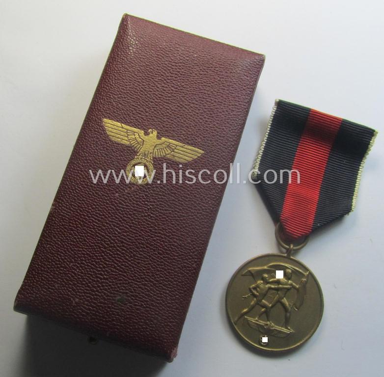 Hardly used, WH Czech-occupation- (ie. 'Anschluss'-) medal: '1. Oktober 1938' that comes stored in its bordeaux-red-coloured- and/or non-maker-marked etui as issued