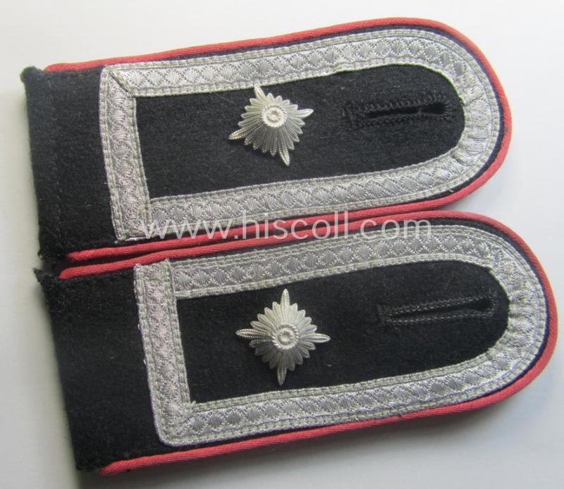 Superb pair of WH (Heeres) NCO-type shoulderstraps for usage by a: 'Feldwebel' who served within the: 'Panzer-Trpn.'