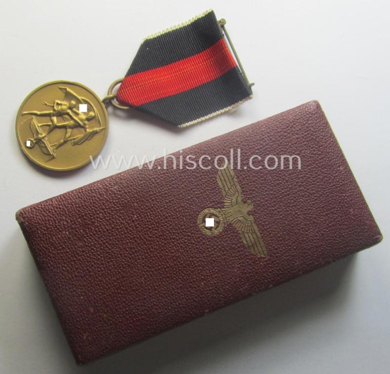 Hardly used, WH Czech-occupation- (ie. 'Anschluss'-) medal: '1. Oktober 1938' that comes stored in its bordeaux-red-coloured- and/or non-maker-marked etui as issued