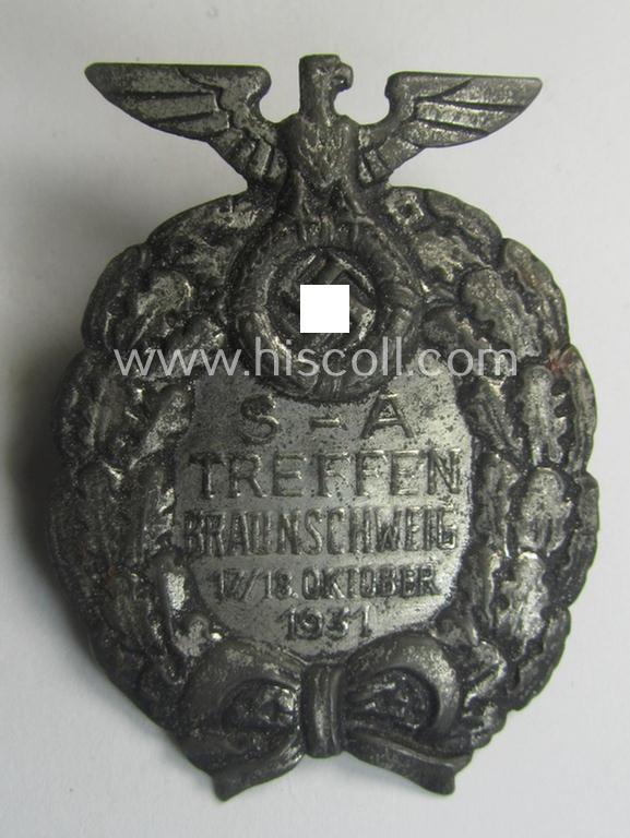 Commemorative, hollow-back- and/or silverish-grey-toned, so-called: SA- (ie. 'Sturmabteilungen'-) related day-badge (ie. 'tinnie') as executed in zinc-based- metal that is showing the text: 'SA-Treffen Braunschweig - 17./18. Oktober 1931'