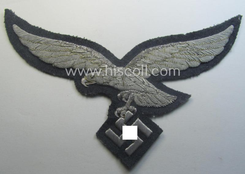 Stunning - very decorative and truly scarcely encountered! - neatly hand-embroidered, WH (Luftwaffe)-related specific 'Umhang' (= cape) officers-pattern eagle (ie. 'Adler für Umhang für Offiziere der Luftwaffe')