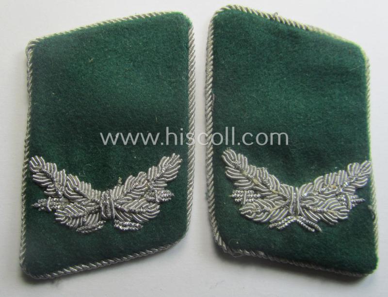Pair of WH (Luftwaffe) officers'-type collar-patches as intended for a medium-ranked administrative-official ie. officer and: 'Leutnant' (or: 'Beambte des mittleren Dienstes')