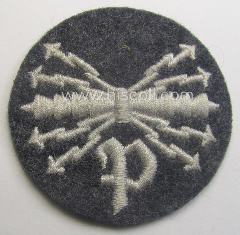Machine-embroidered, WH (Luftwaffe) trade- ie. special-career-patch as was specifically intended for: 'Peilfunker'-staffmembers and that comes in a possibly issued- albeit 'virtually mint' and/or never tunic-attached, condition