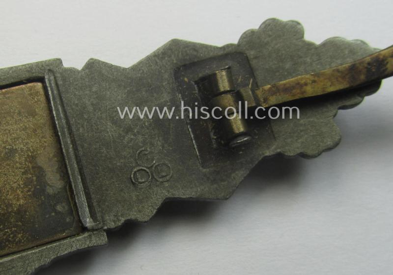 'Nahkampfspange in Bronze' (or: bronze-class close-combat clasp ie. CCC) being a maker- (ie. 'FLL'-) marked- and minimally converse-shaped so-called: '3rd pattern'-specimen as was produced by the maker- (ie. 'Hersteller') 'Friedrich Linden'