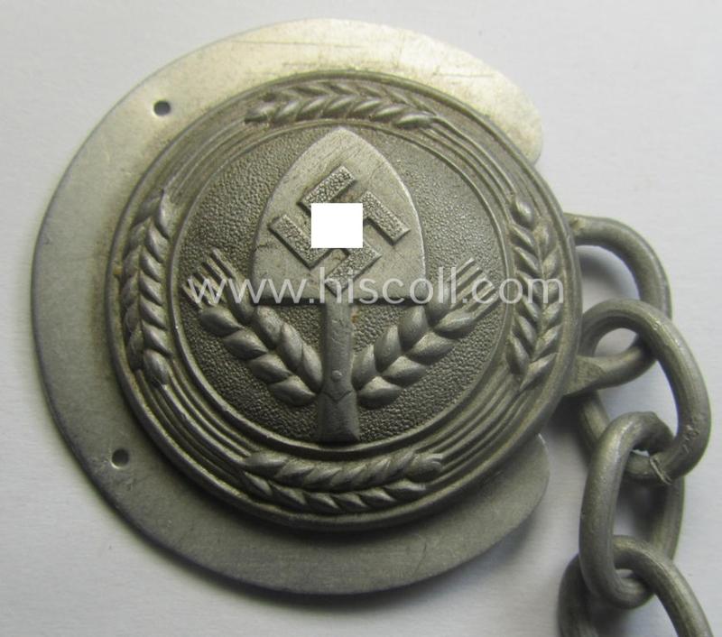 Very decorative - and scarcely encountered! - RAD- (ie. 'Reichs-Arbeitsdienst'-) specific 'Umhang'- (= cape) closure, comprising of both 'RAD-logo'-buttons ie. plaques, back-plates- and/or accompanying attachment-chain