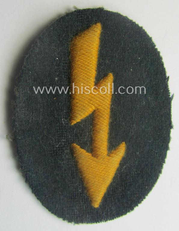 WH (Heeres) trade- and/or special-career insignia ie. hand-embroidered signal-blitz as executed in golden-yellow-toned linnen as was intended for a soldier serving within the: 'Kavallerie- o. Aufklärungs-Trpn.'