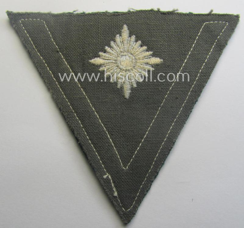 WH (Heeres) 'Armwinkel' (or: arm-chevron) as executed on typical darker-green-coloured wool as was specifically intended for usage by a soldier with the (unusually encountered!) rank of an: 'Gefreiter mit mehr als 6 Dienstjahren'
