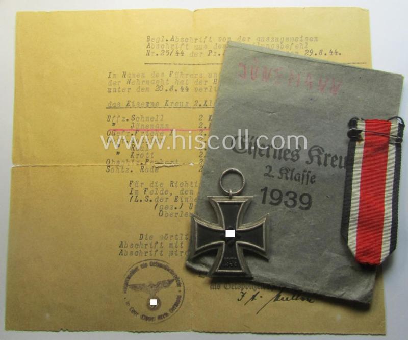 Interesting (and complete!) 'Eisernes Kreuz II. Klasse'-set comprising of a non-maker-marked example that comes stored in its period, 'Zellstoff'-based pouch by the distributor (ie. 'Hersteller'): 'Gottlieb & Wagner - Oberstein/Nahe'