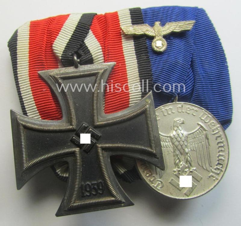 Superb - and just minimally used! - example of a 2-pieced, WH (Heeres o. KM etc.) medal-bar (ie. 'Orden- o. Doppelspange') showing resp. an: 'EKII. Kl.' (ie. 'Schinkel'-pattern!) and a: 'WH-DA der 4. Stf.'