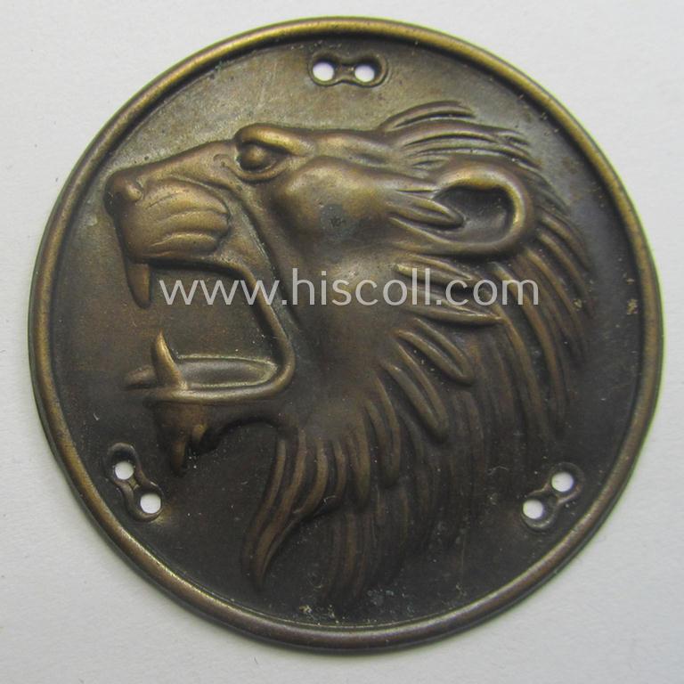 'Freikorps'- (ie. 'Ritter von Epp'-) related sleeve-diamond device (ie.: 'Auflage für den Ärmelraute') showing a detailed illustration of a: 'Löwenkopf'