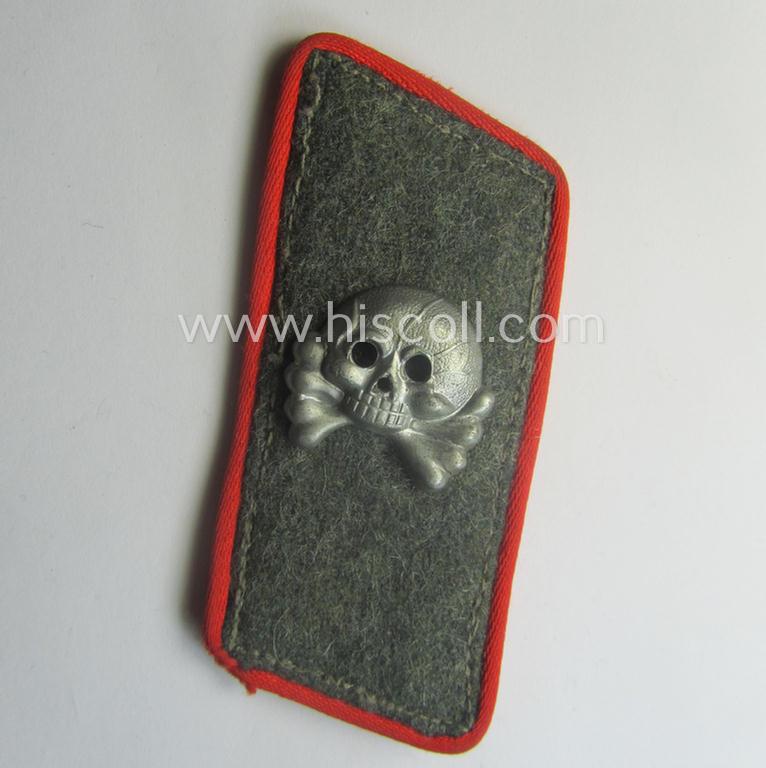 Single, mid- (ie. later-war-) period, WH (Heeres) field-grey-coloured, woolen-based- and/or bright-red-piped so-called: 'Sturmgeschütze'-collar-tab having a zinc-based 'Totenkopf'-device (ie. skull) period-attached