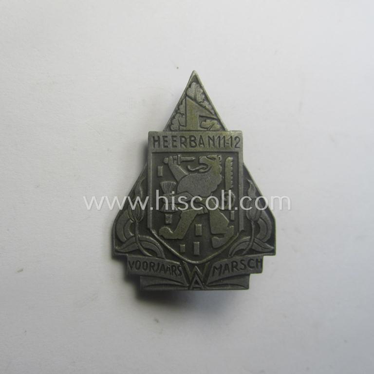 Dutch NSB-party- (ie. WA)-related lapel-pin (ie. 'Veranstaltungsabzeichen' ie. tinnie) that is executed in zinc-based metal and that is depicting the text: 'WA-Voorjaarsmarsch - Heerban 11/12'