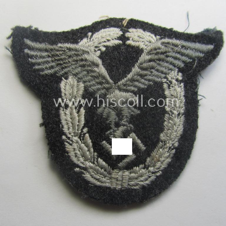 Moderately used, WH (Luftwaffe) 'Flugzeugführerabzeichen in Stoff' or: pilots'-badge) that is nicely machine-embroidered and being of the so-called: 'padded version'