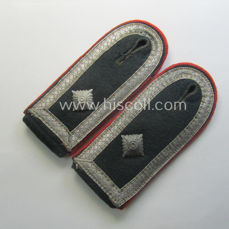 Pair of WH (Heeres) early-war-period- (ie. 'M40'-pattern and typical privately-purchased) NCO-type shoulderstraps as was intended for usage by a: 'Wachtmeister eines (Sturm)Art.-Abts. o. Rgts.'