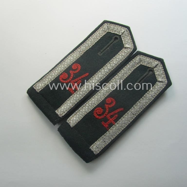 Minimally moth-damaged pair of WH (Heeres), neatly 'cyphered' ('M36'- ie. 'M40'-pattern and/or pointed-style) NCO-type shoulderstraps for an: 'Unterwachtmeister des Artillerie-Rgts. 34'