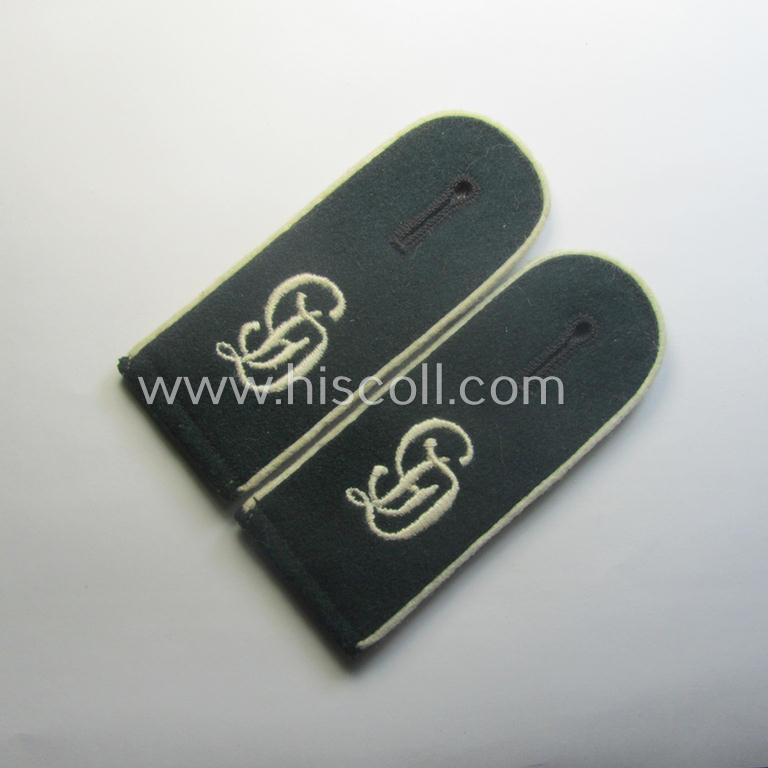 Minimally used- and/or worn - and fully matching and rarely encountered! - pair of WH (Heeres), early-war-period (ie. 'M36 o. M40'-pattern styled-) EM-type shoulderstraps as intended for a: 'Soldat eines Inf.-Rgts. der “Grossdeutschland”-Div.'